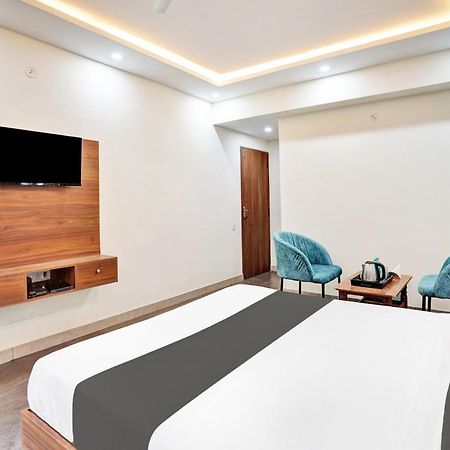 Hotel O Gayathri Metro Deluxe บังกาลอร์ ภายนอก รูปภาพ