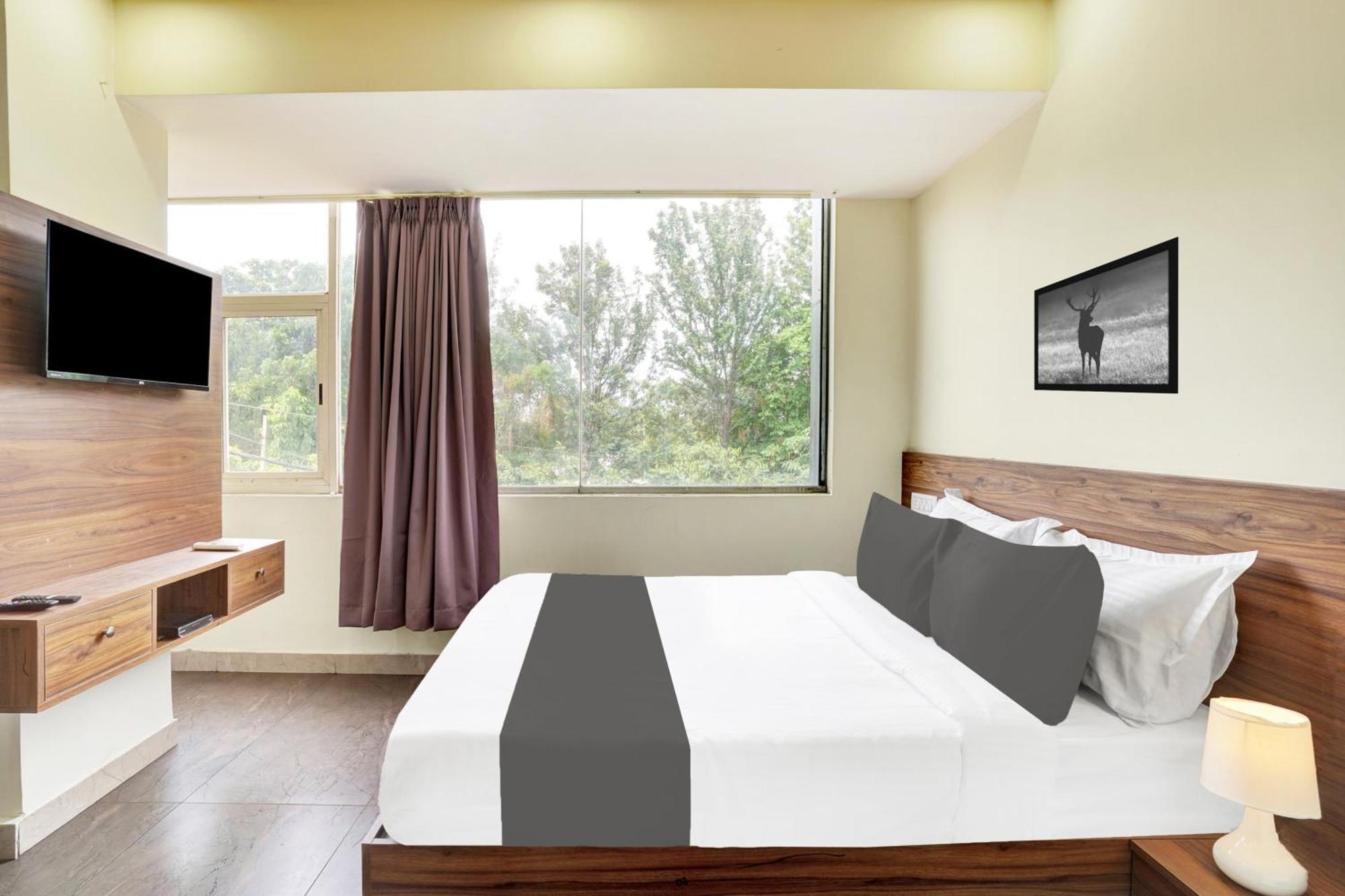 Hotel O Gayathri Metro Deluxe บังกาลอร์ ภายนอก รูปภาพ