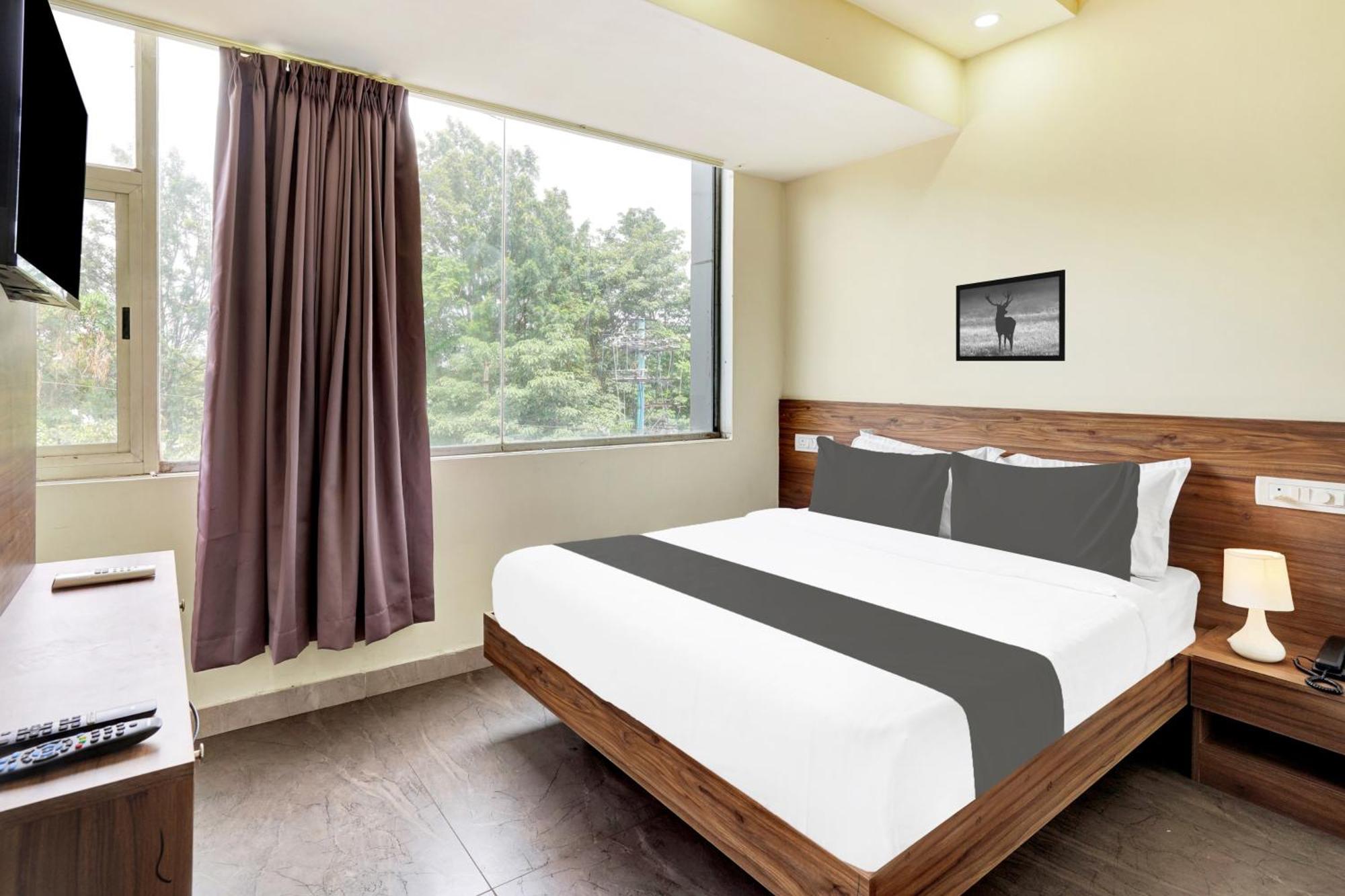 Hotel O Gayathri Metro Deluxe บังกาลอร์ ภายนอก รูปภาพ