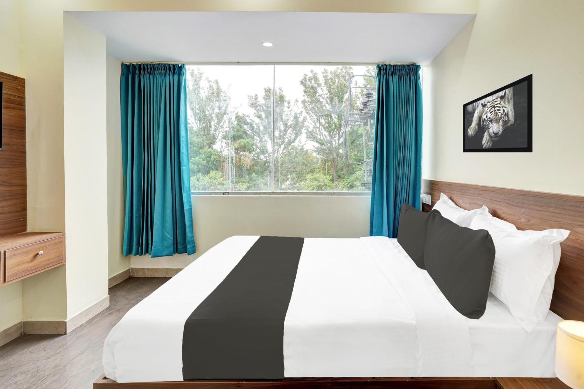 Hotel O Gayathri Metro Deluxe บังกาลอร์ ภายนอก รูปภาพ