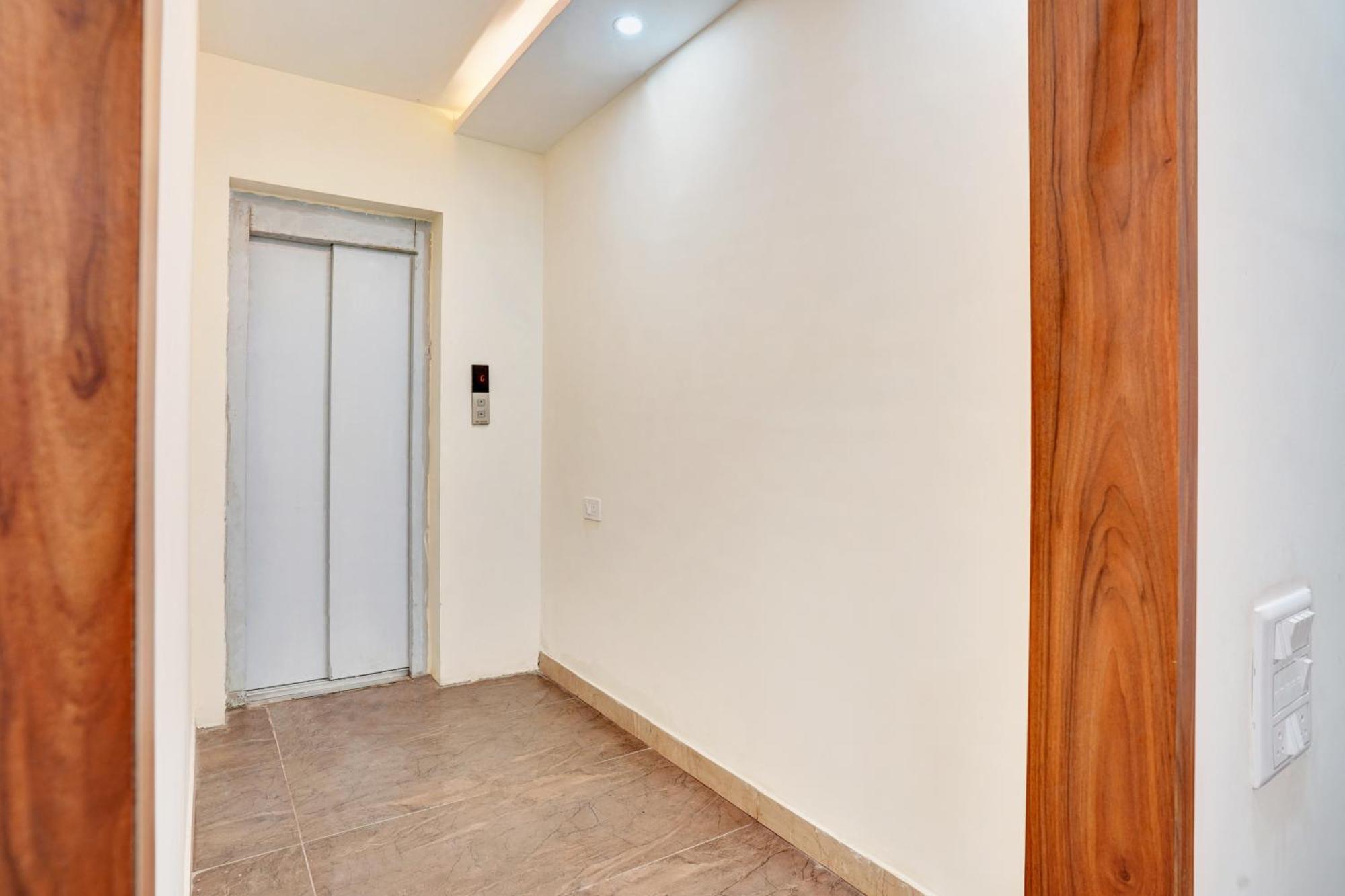 Hotel O Gayathri Metro Deluxe บังกาลอร์ ภายนอก รูปภาพ