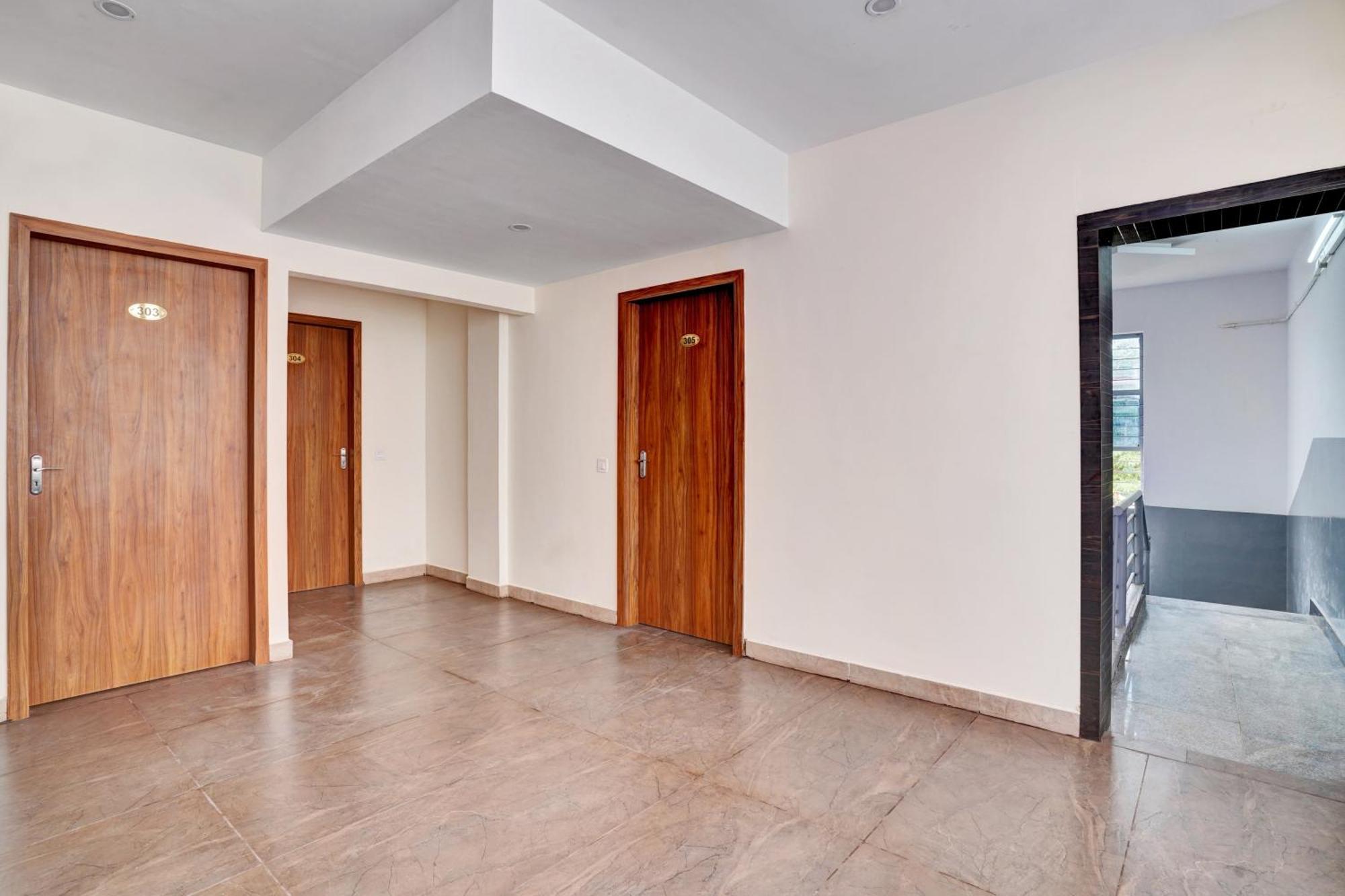 Hotel O Gayathri Metro Deluxe บังกาลอร์ ภายนอก รูปภาพ