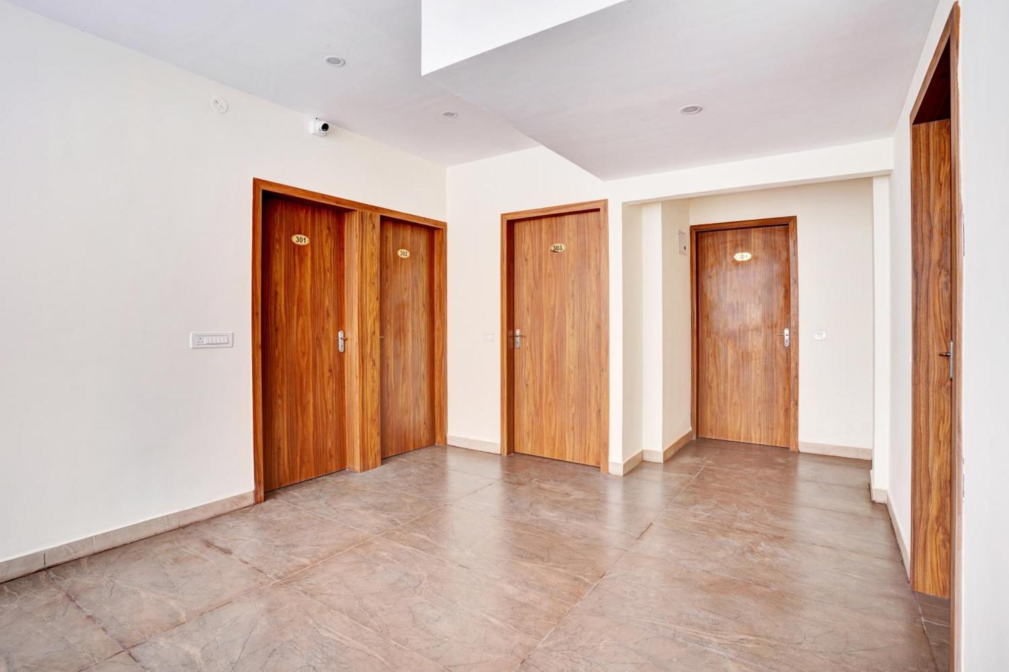 Hotel O Gayathri Metro Deluxe บังกาลอร์ ภายนอก รูปภาพ