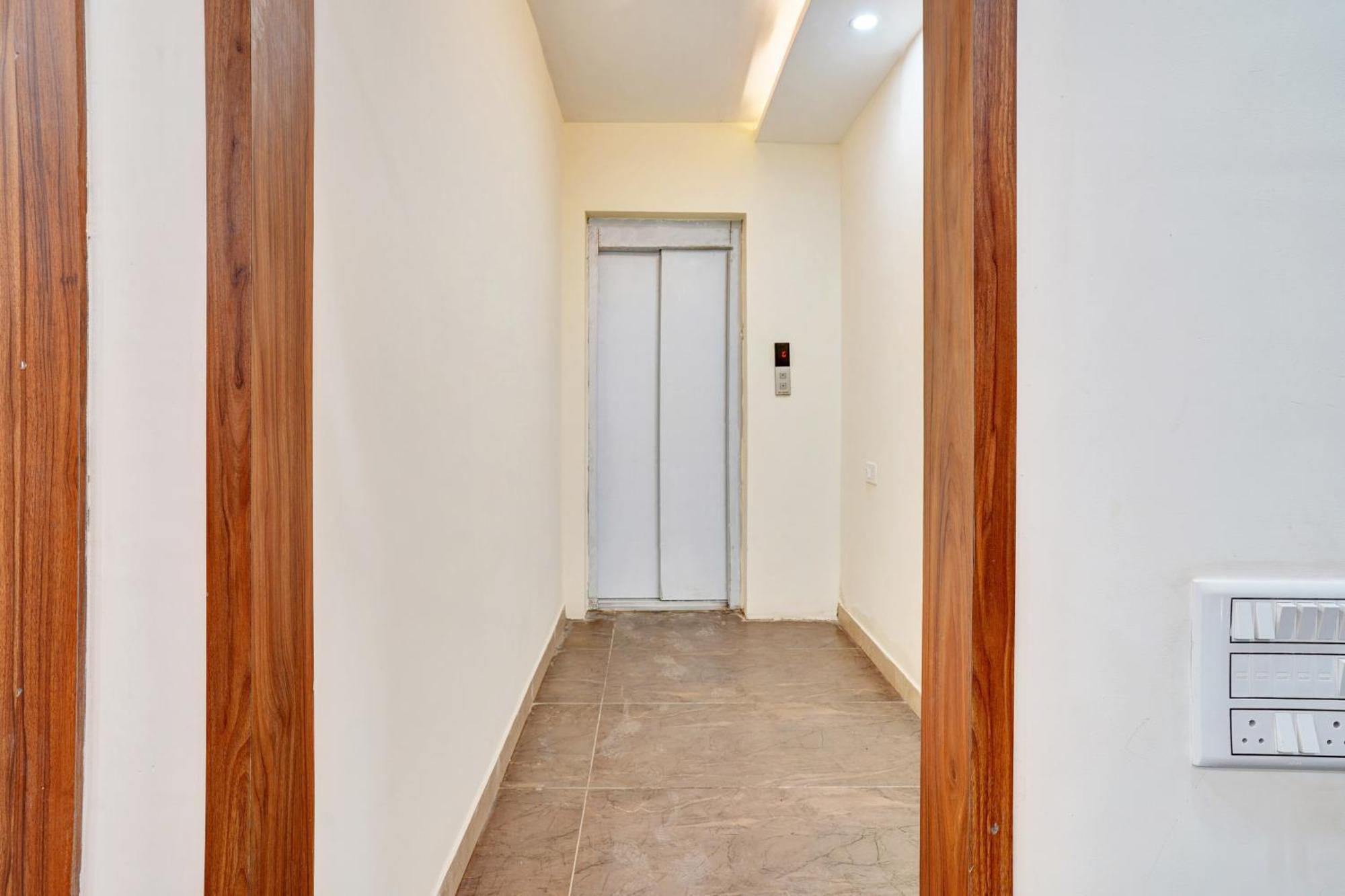 Hotel O Gayathri Metro Deluxe บังกาลอร์ ภายนอก รูปภาพ
