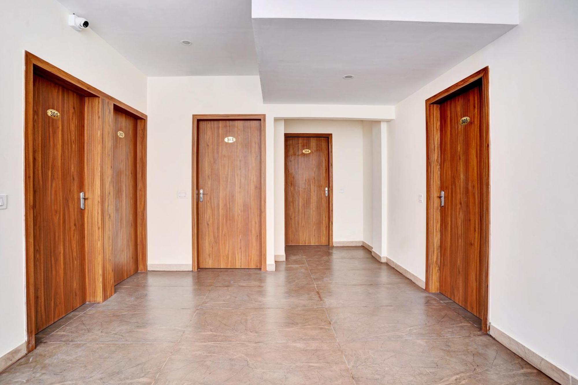 Hotel O Gayathri Metro Deluxe บังกาลอร์ ภายนอก รูปภาพ