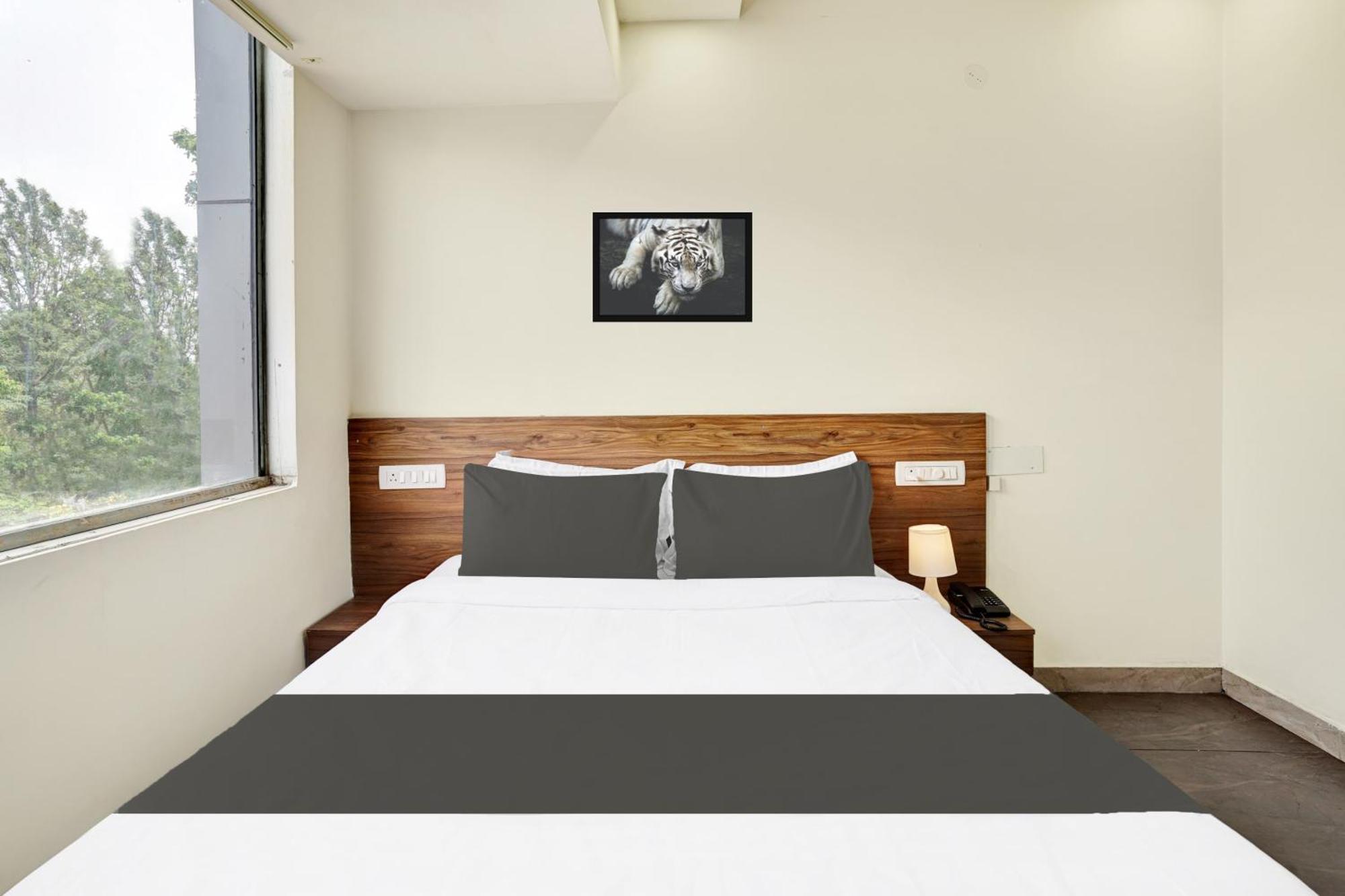 Hotel O Gayathri Metro Deluxe บังกาลอร์ ภายนอก รูปภาพ